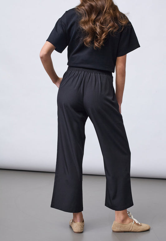 SP VIKSA-PA. CROP - Black