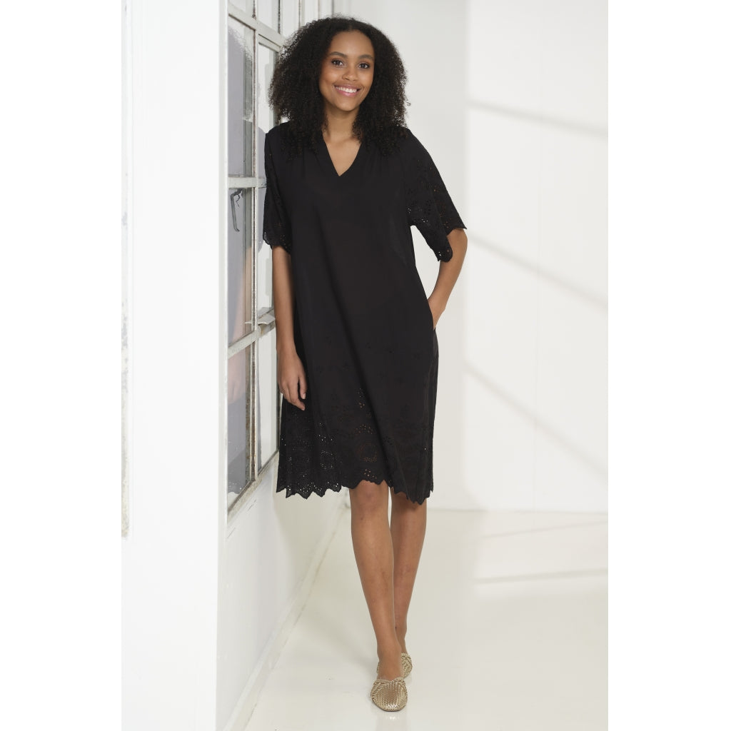 PP Isa Dress - sort m/broderie anglaise
