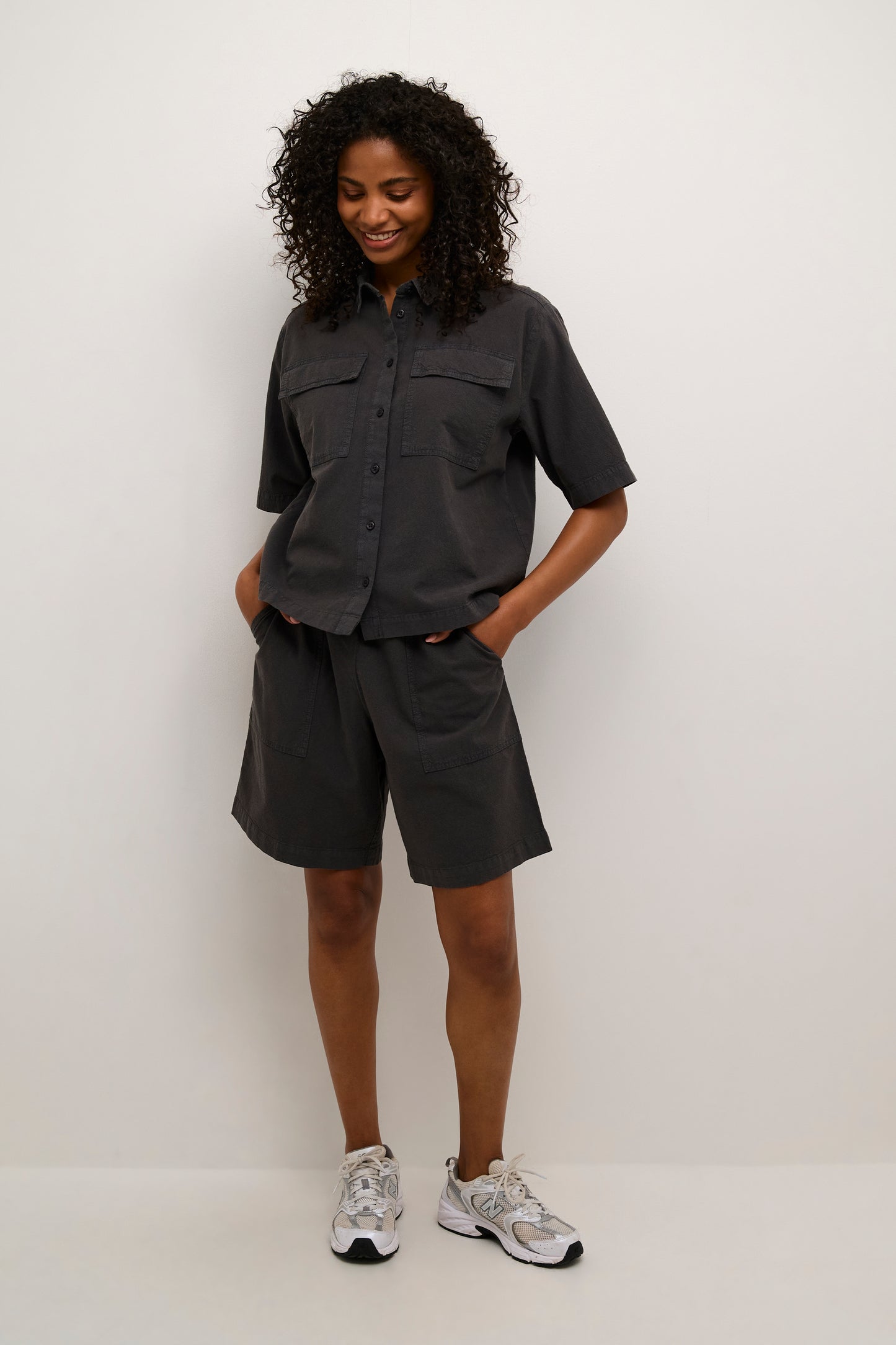 KA Naya Liah Shorts - Black Oyster Grå