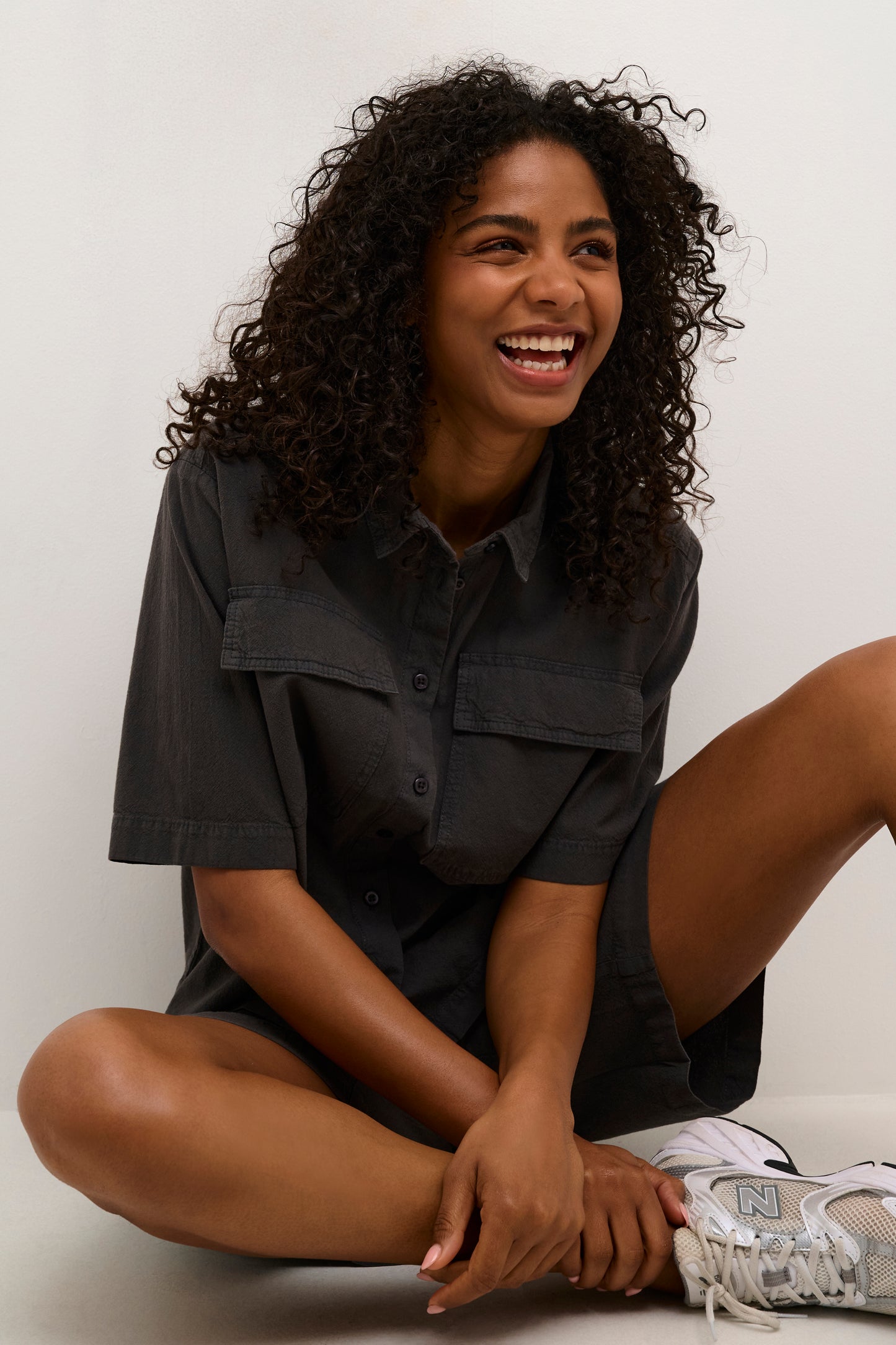 KA Naya Liah Shirt - Black Oyster Grå