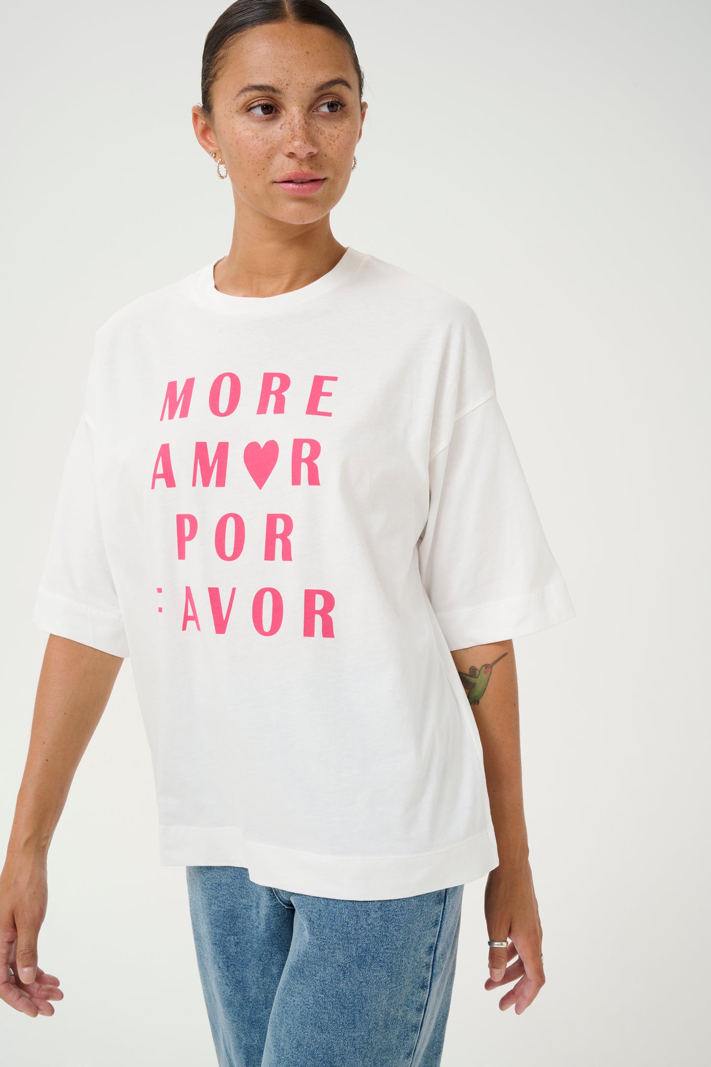 KA Gissa T-shirt - hvid m/pink skrift