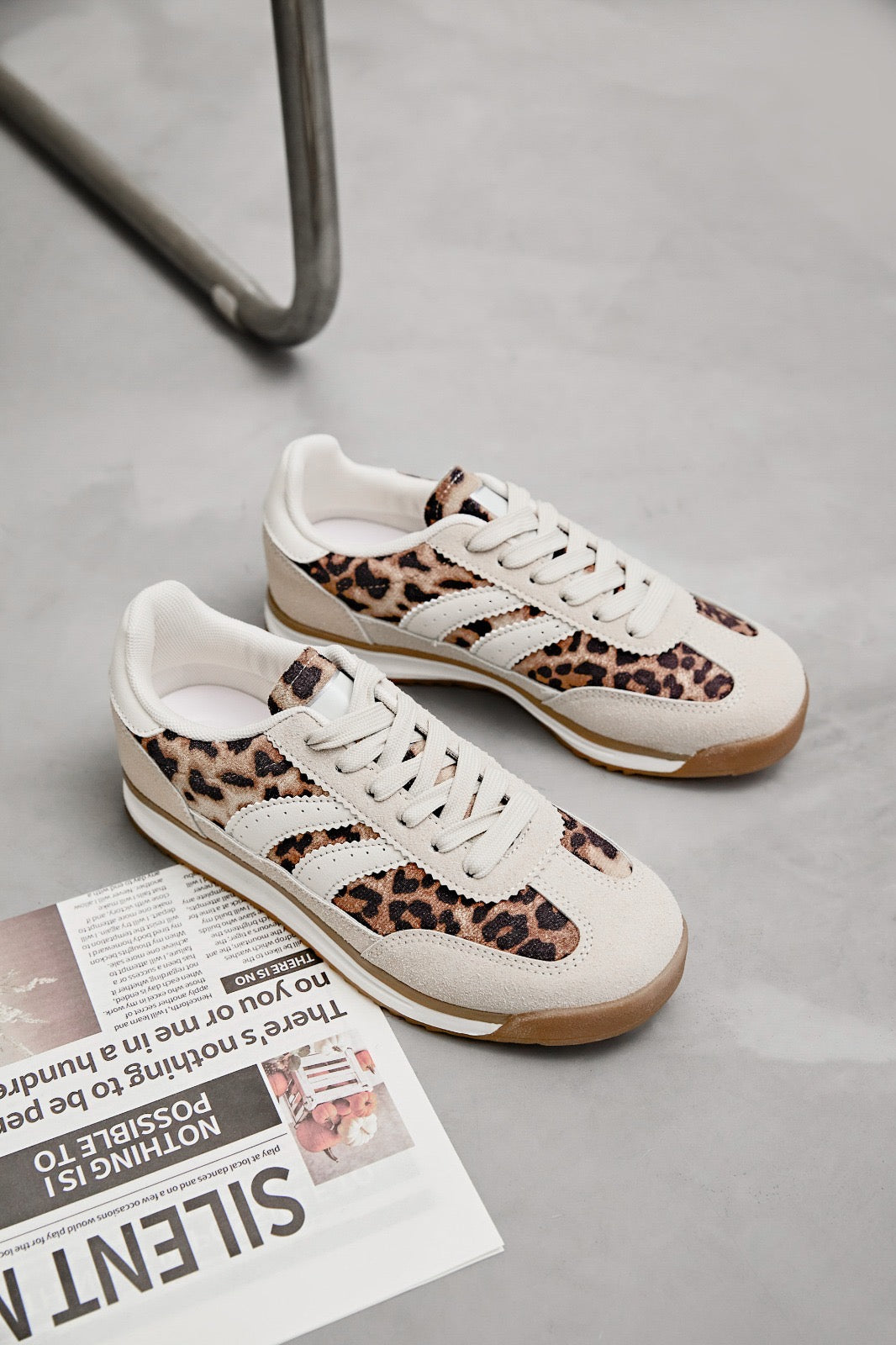ER Sneakers beige m/leo detaljer