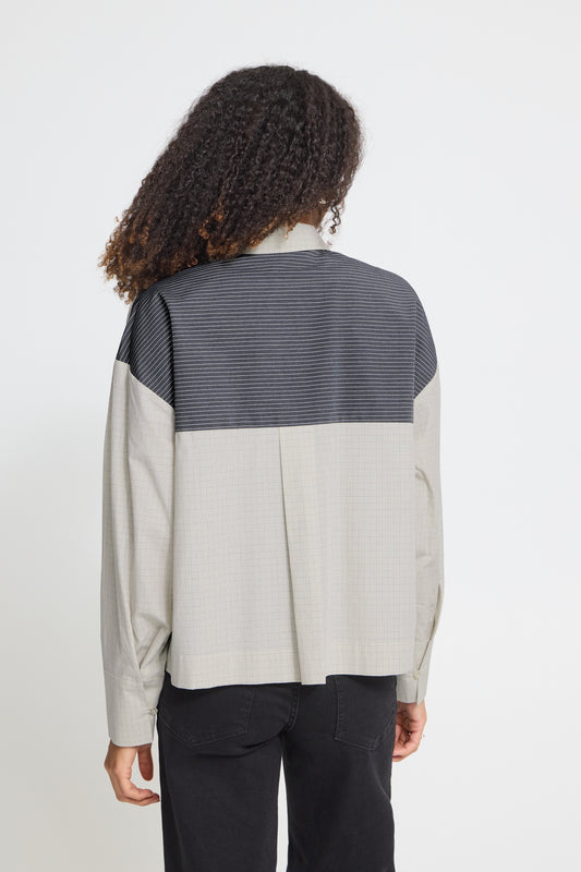 IC KLADO SHIRT - grå m/fine detaljer