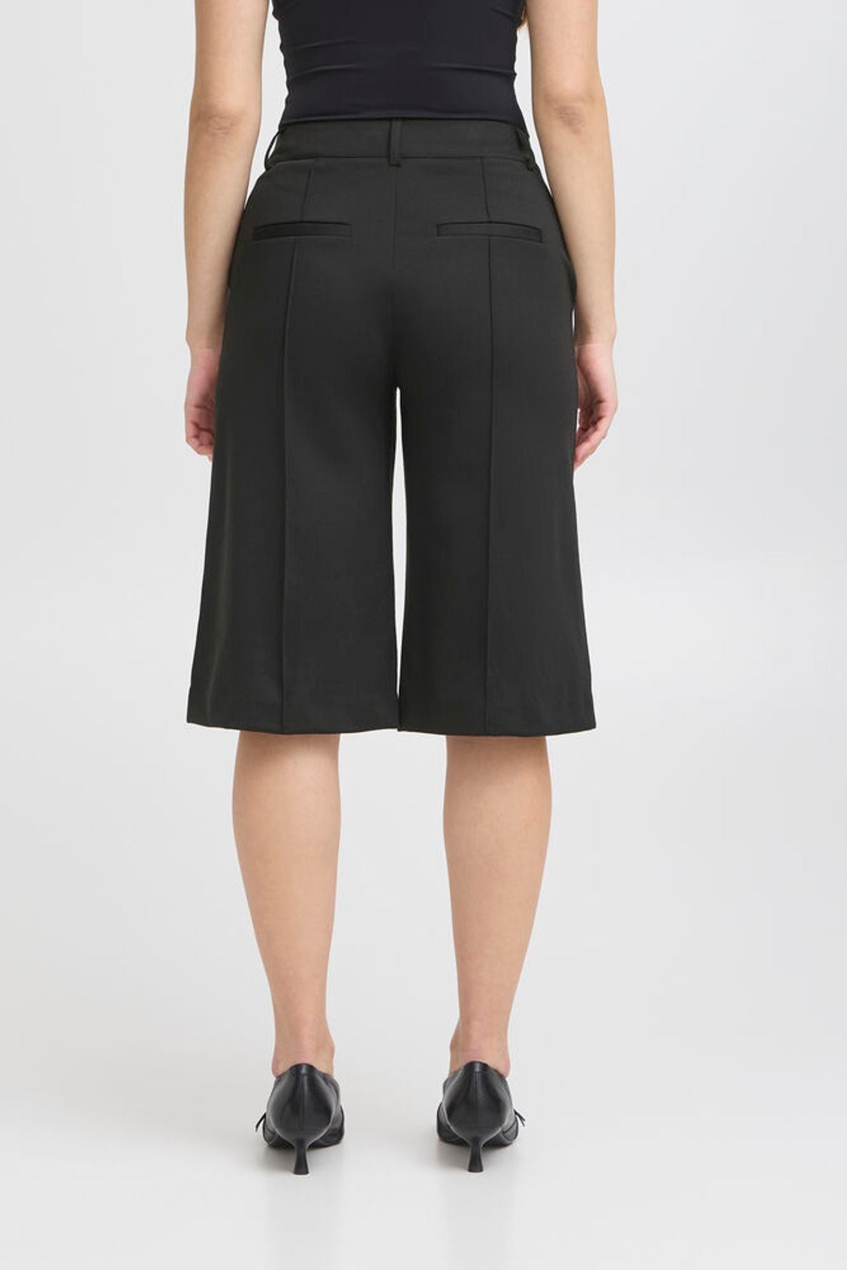 IC KATE BERMUDA Shorts - sort