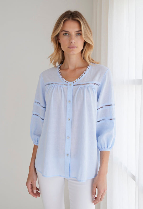 OF Deva shirt - lyseblå m/fine detaljer