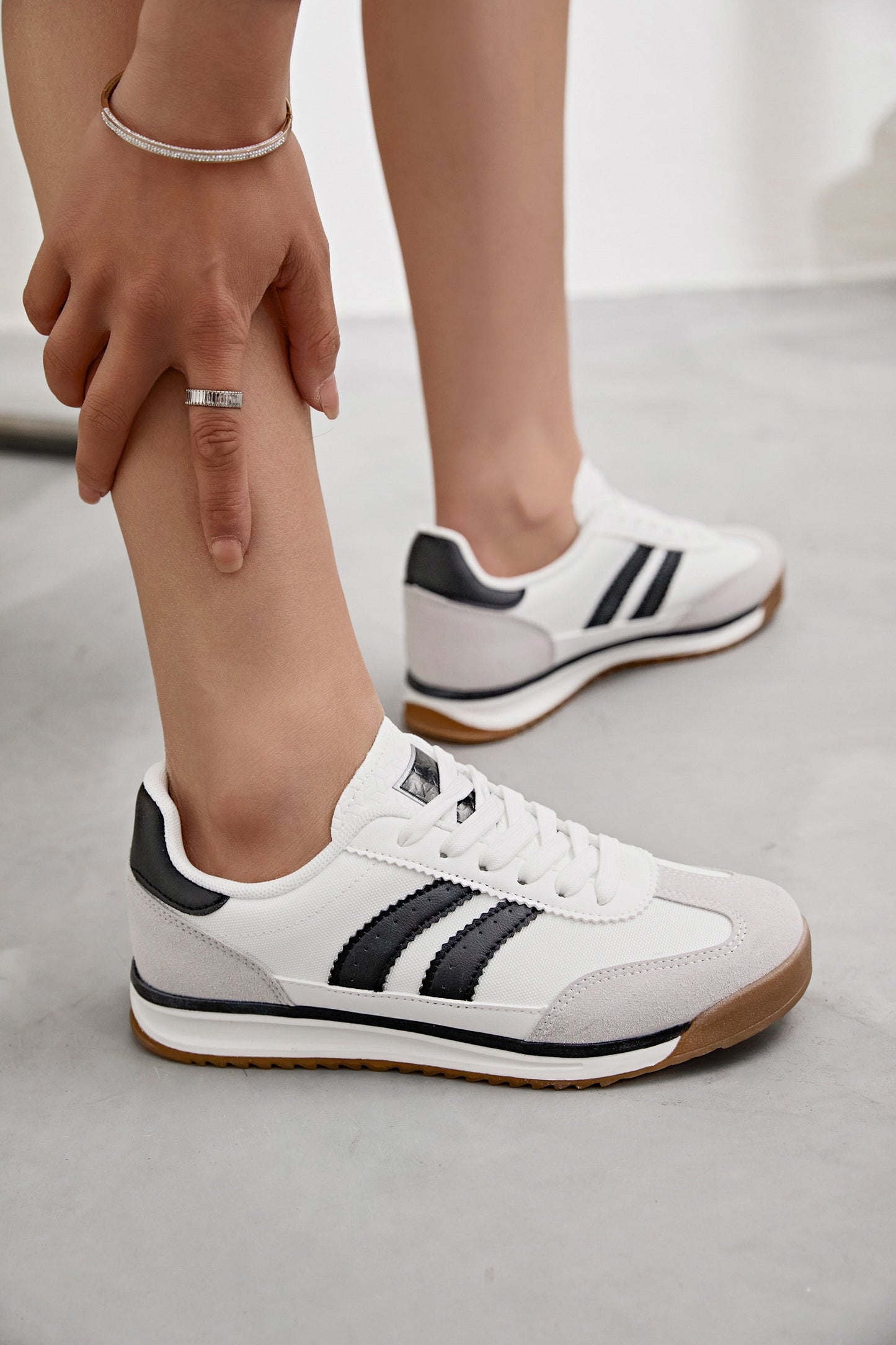 ER Sneakers hvide m/sorte detaljer