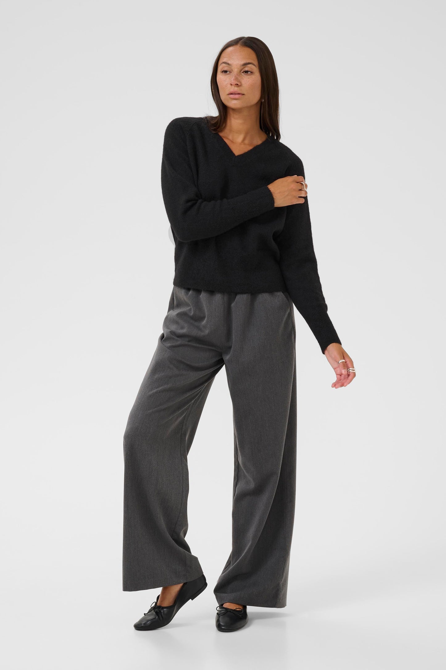 KA Niel V-neck Pullover - black