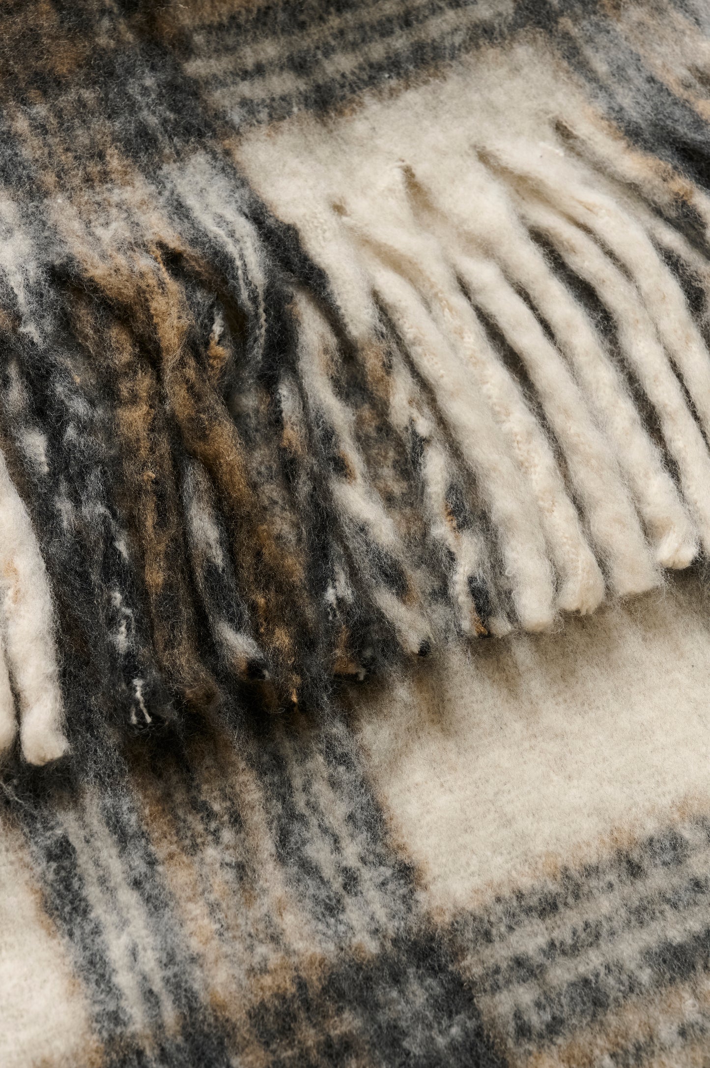KA Roberta Scarf - strikket m/frynser