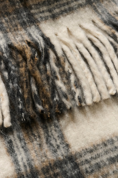 KA Roberta Scarf - strikket m/frynser
