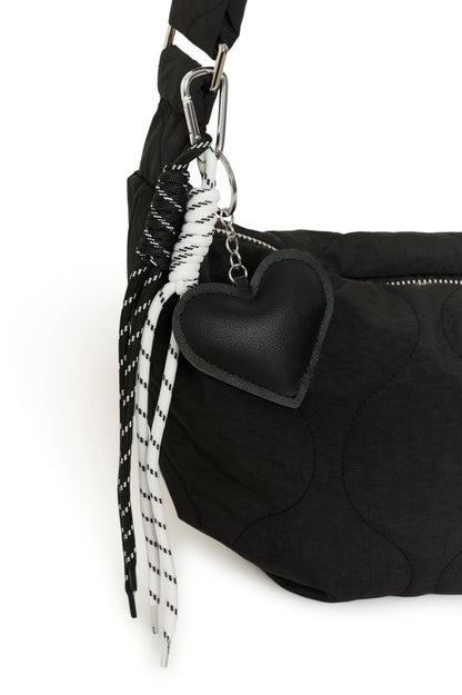 KA Jennis Quiltet Bag - sort m/keyhanger detalje