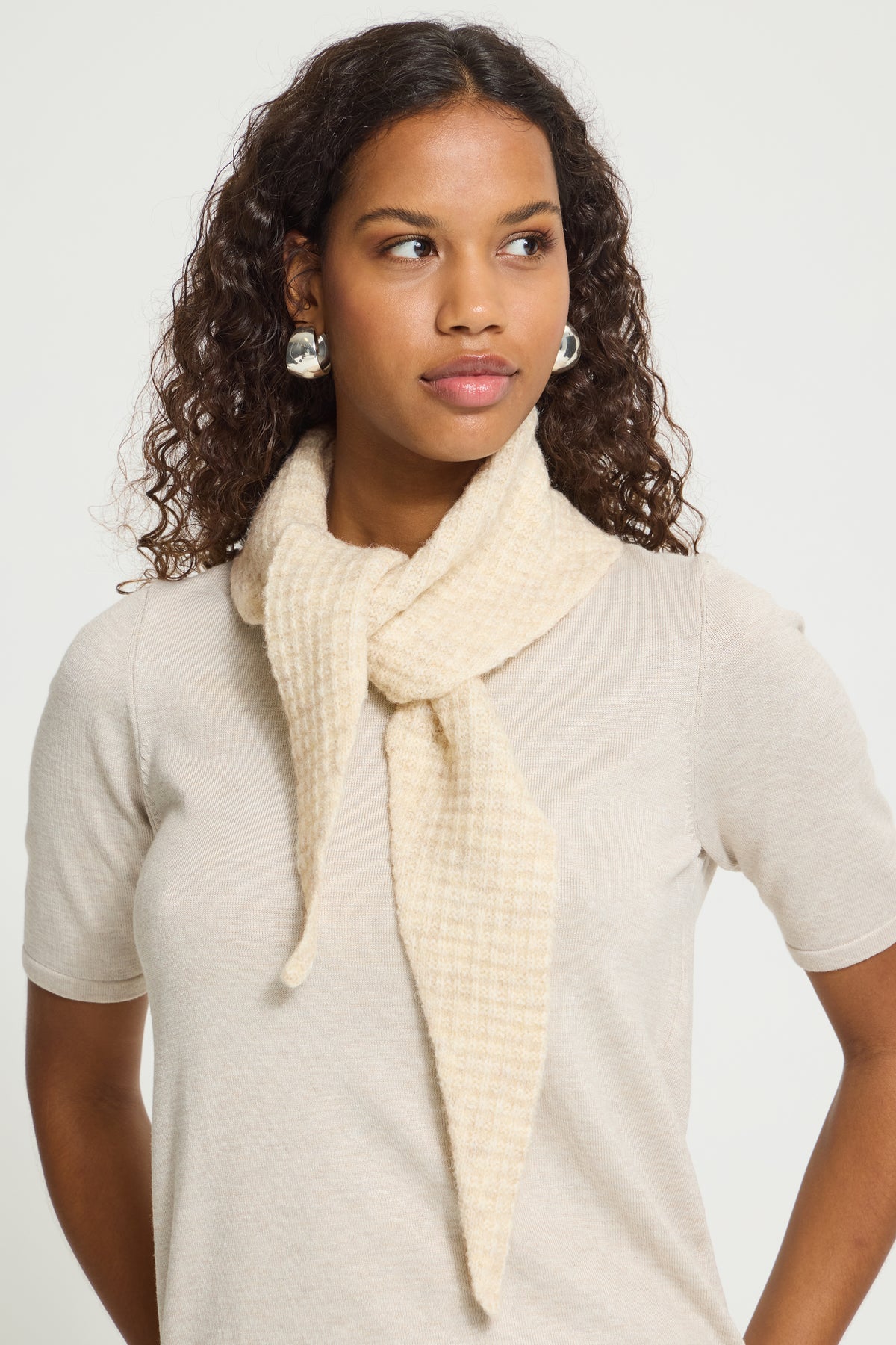 IC FOLTHEA SCARF - Oatmeal råhvid