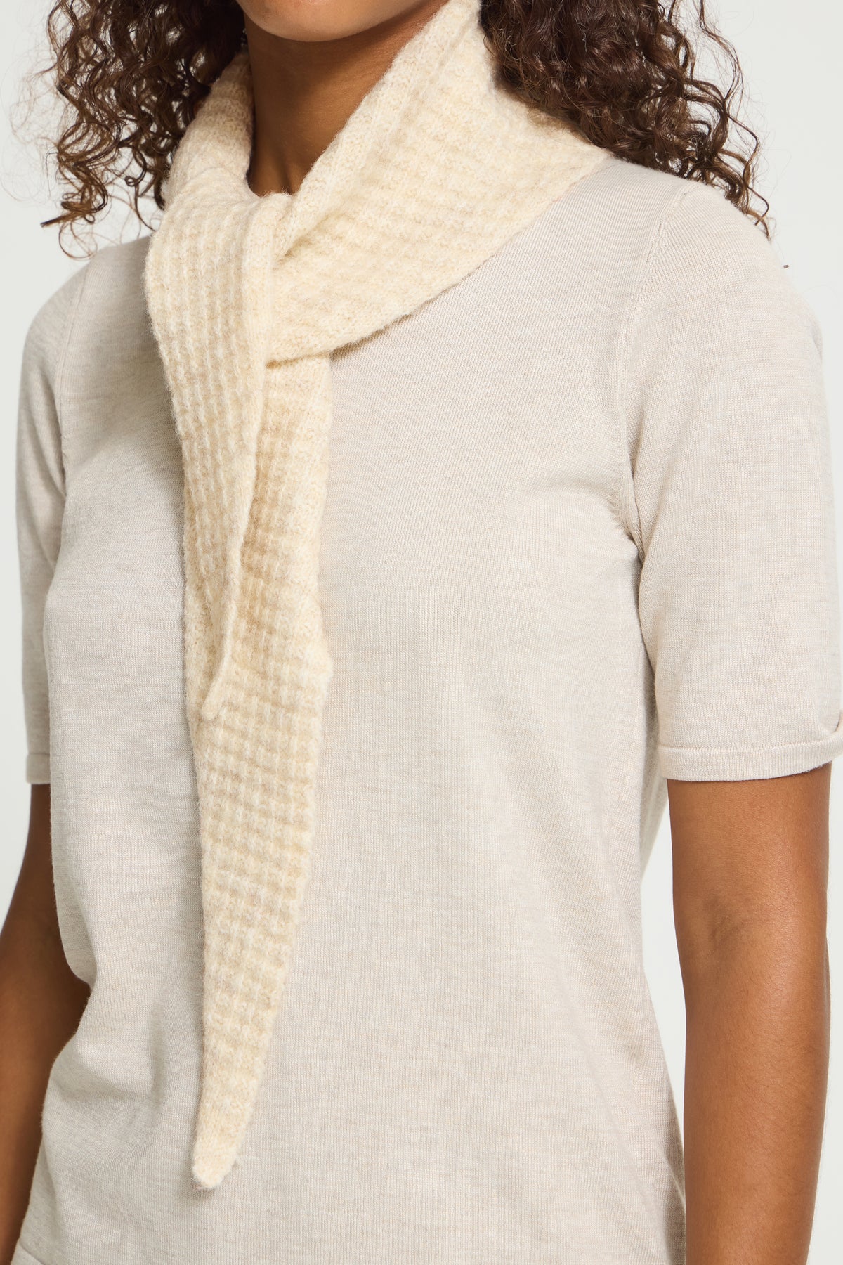 IC FOLTHEA SCARF - Oatmeal råhvid