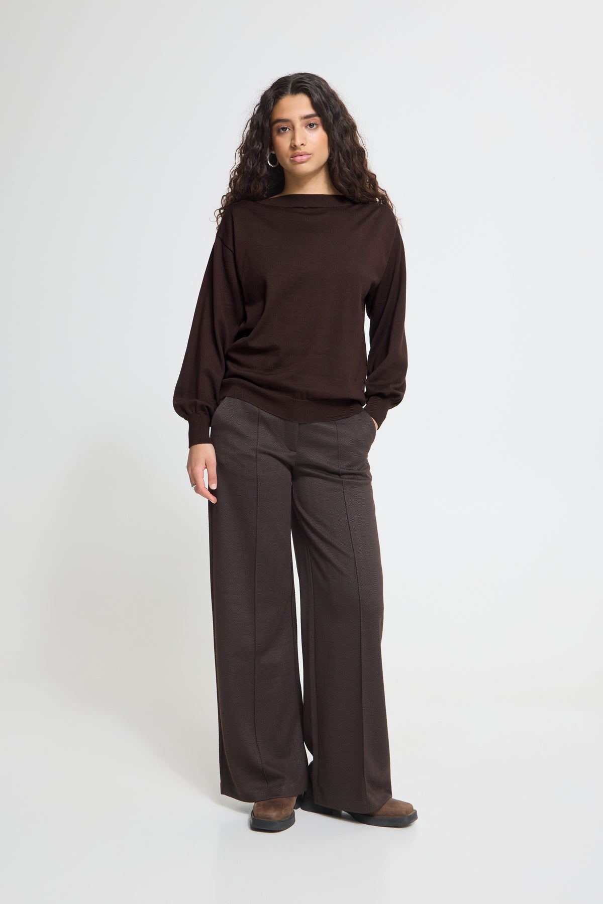 IC LULS BOAT NECK STRIK BLUSE - Chocolate
