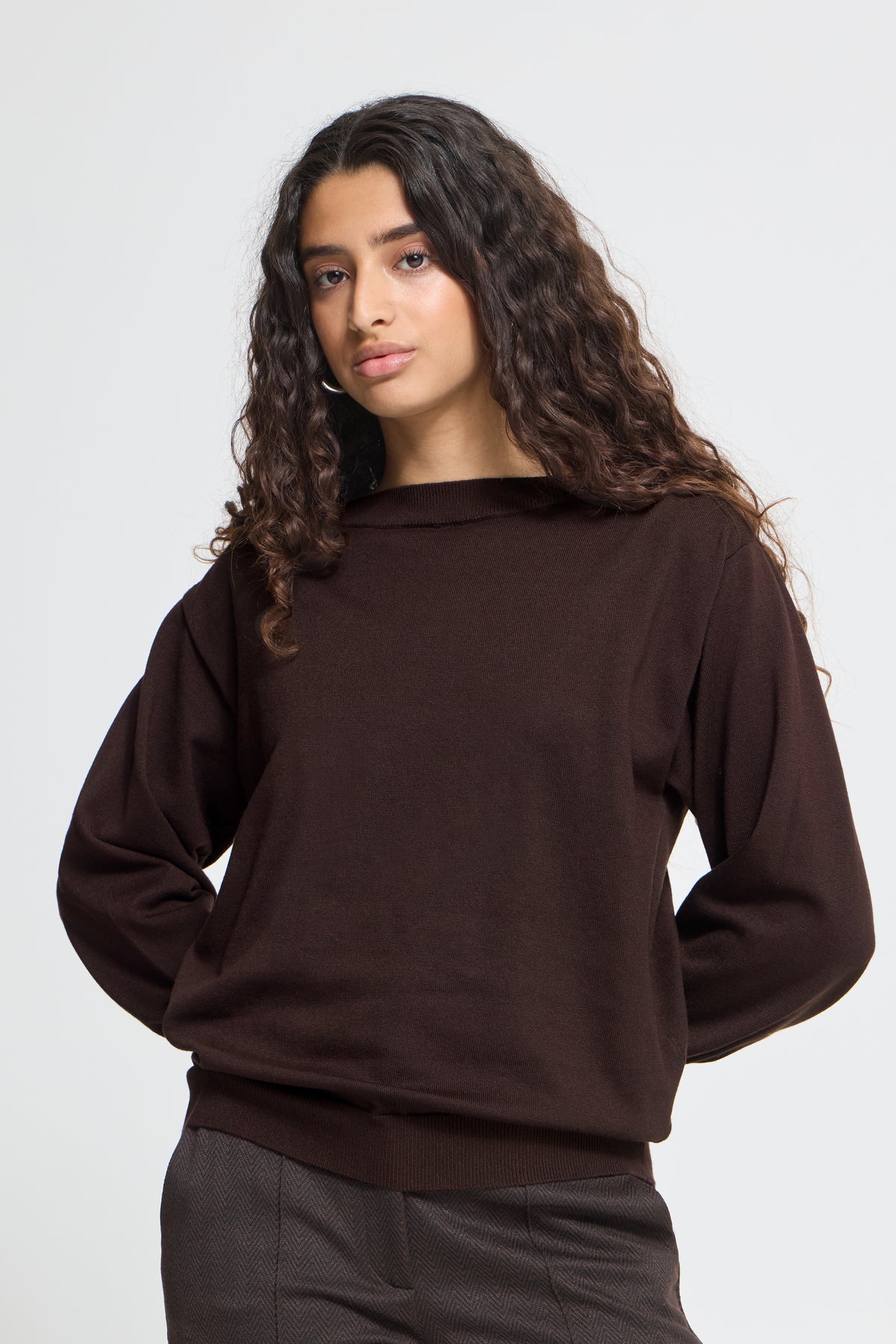 IC LULS BOAT NECK STRIK BLUSE - Chocolate