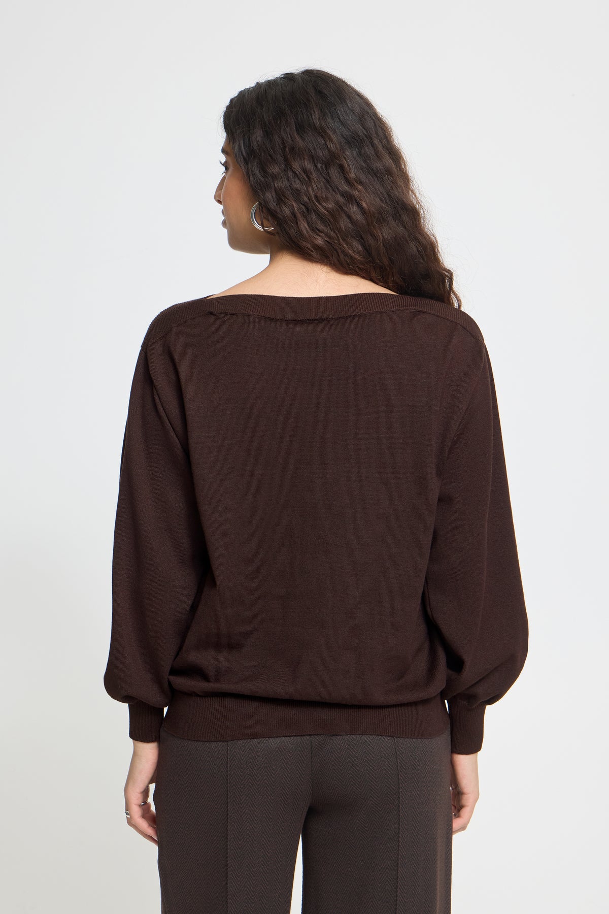 IC LULS BOAT NECK STRIK BLUSE - Chocolate