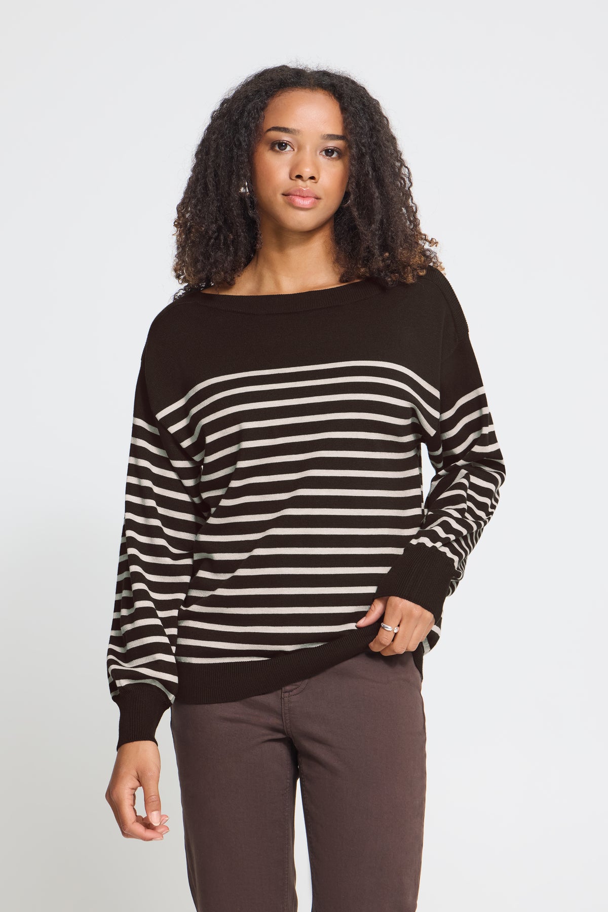 IC LULS BOAT NECK STRIK BLUSE - Chocolate strib