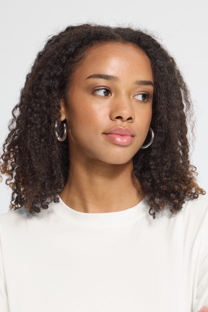 IC ROSANNY T-SHIRT - hvid m/blomster på ærmer