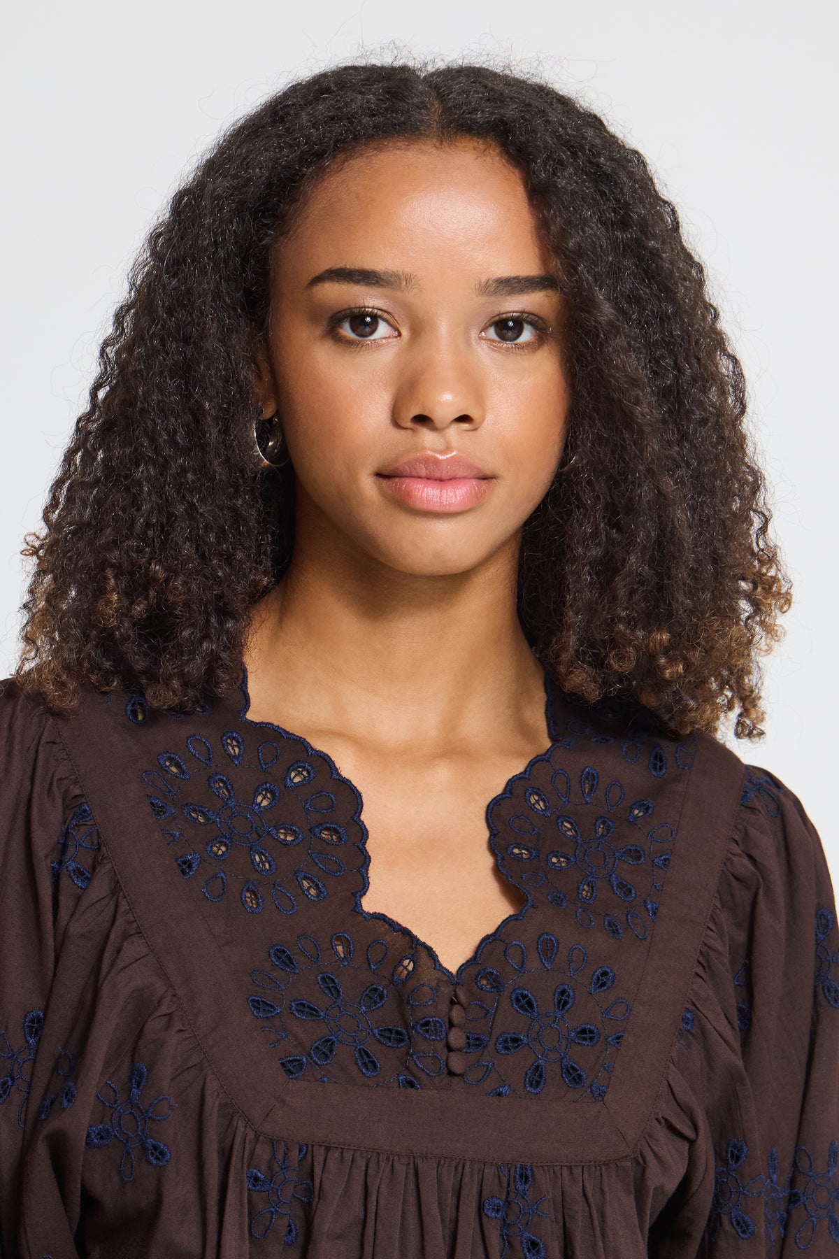 IC HEISA Shirt - bluse - Coffee Bean m/blå broderi