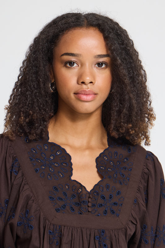 IC HEISA Shirt - bluse - Coffee Bean m/blå broderi