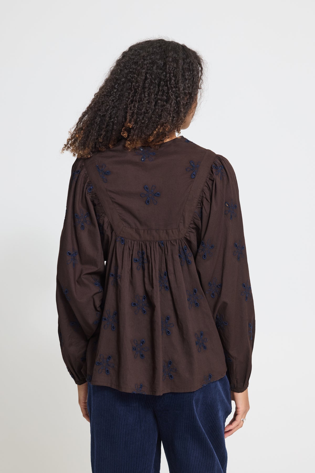 IC HEISA Shirt - bluse - Coffee Bean m/blå broderi