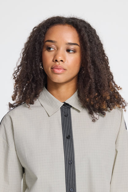 IC KLADO SHIRT - grå m/fine detaljer
