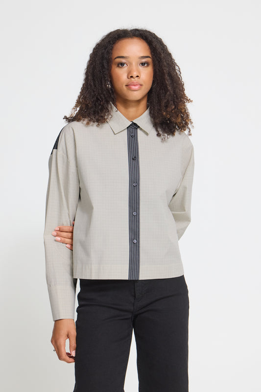 IC KLADO SHIRT - grå m/fine detaljer