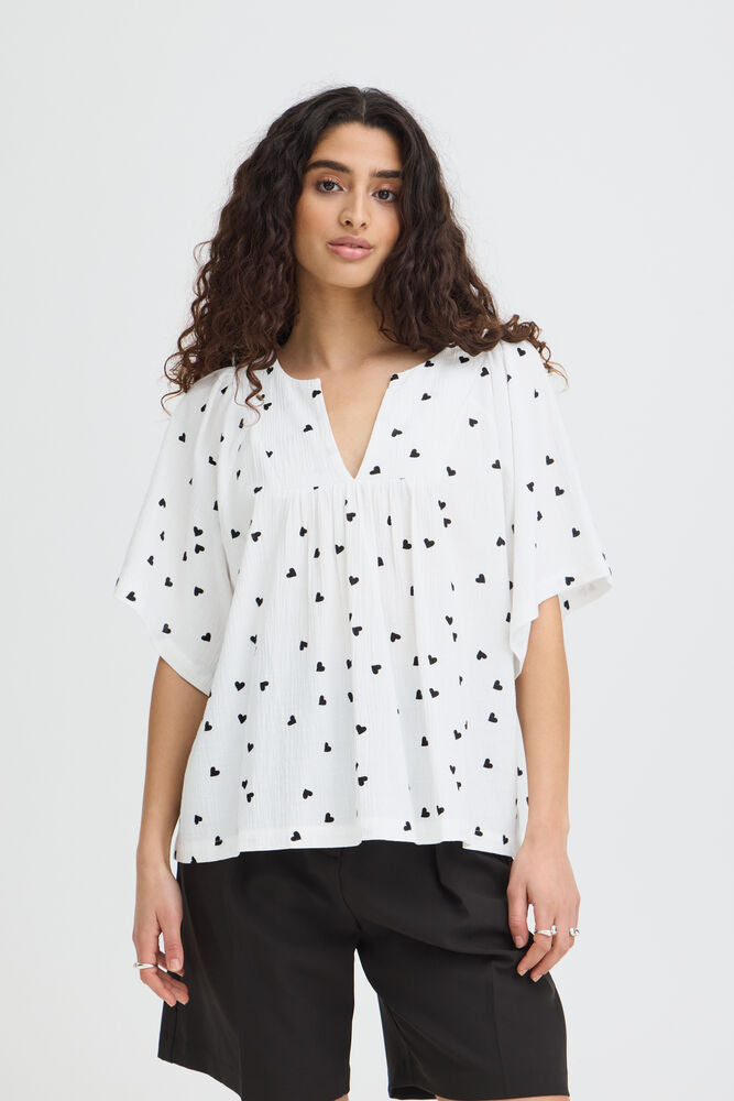 IC LIFANA SS bluse hvid m/sorte hjerter