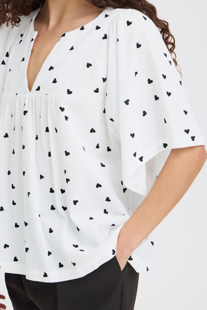IC LIFANA SS bluse hvid m/sorte hjerter