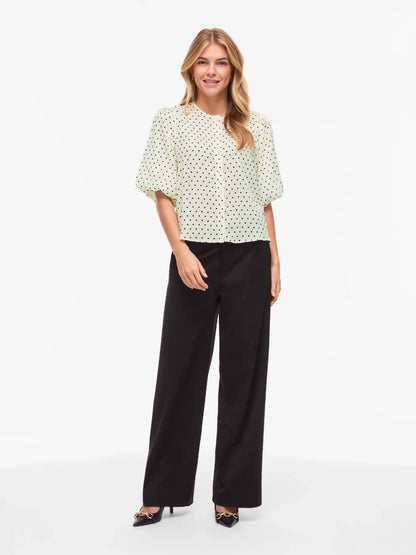 VL VIEA 2/4 BUTTON TOP - hvid m/sorte dots