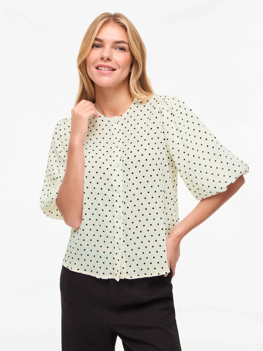 VL VIEA 2/4 BUTTON TOP - hvid m/sorte dots