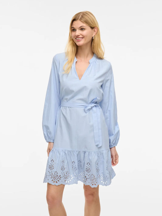 VIKELLI V-NECK L/S  DRESS - lys blå  m/blonder og bindebånd