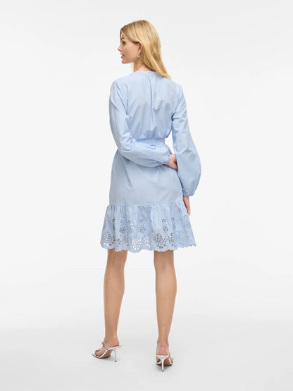 VIKELLI V-NECK L/S  DRESS - lys blå  m/blonder og bindebånd
