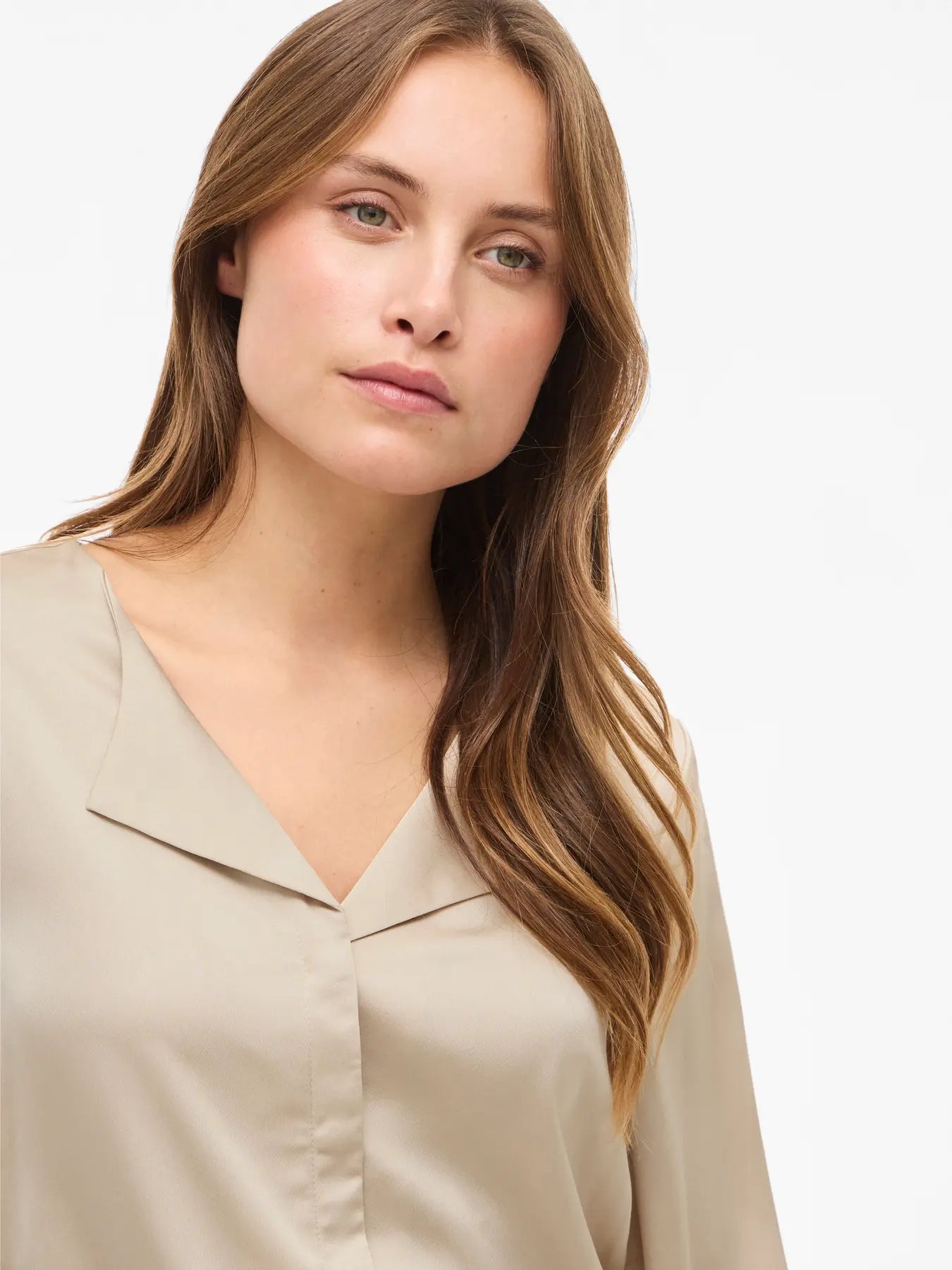 VL VIELLETTE V-NECK L/S SATIN SHIRT - CREME