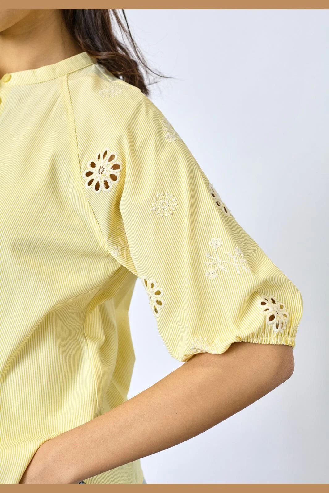 SP EDINA-SS Shirt - gul/strib m/broderi